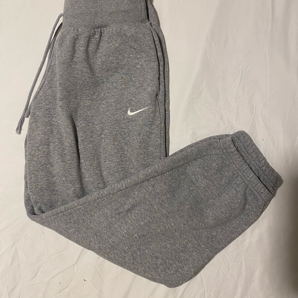 Nike Women’s Heather Gray Sweatpants